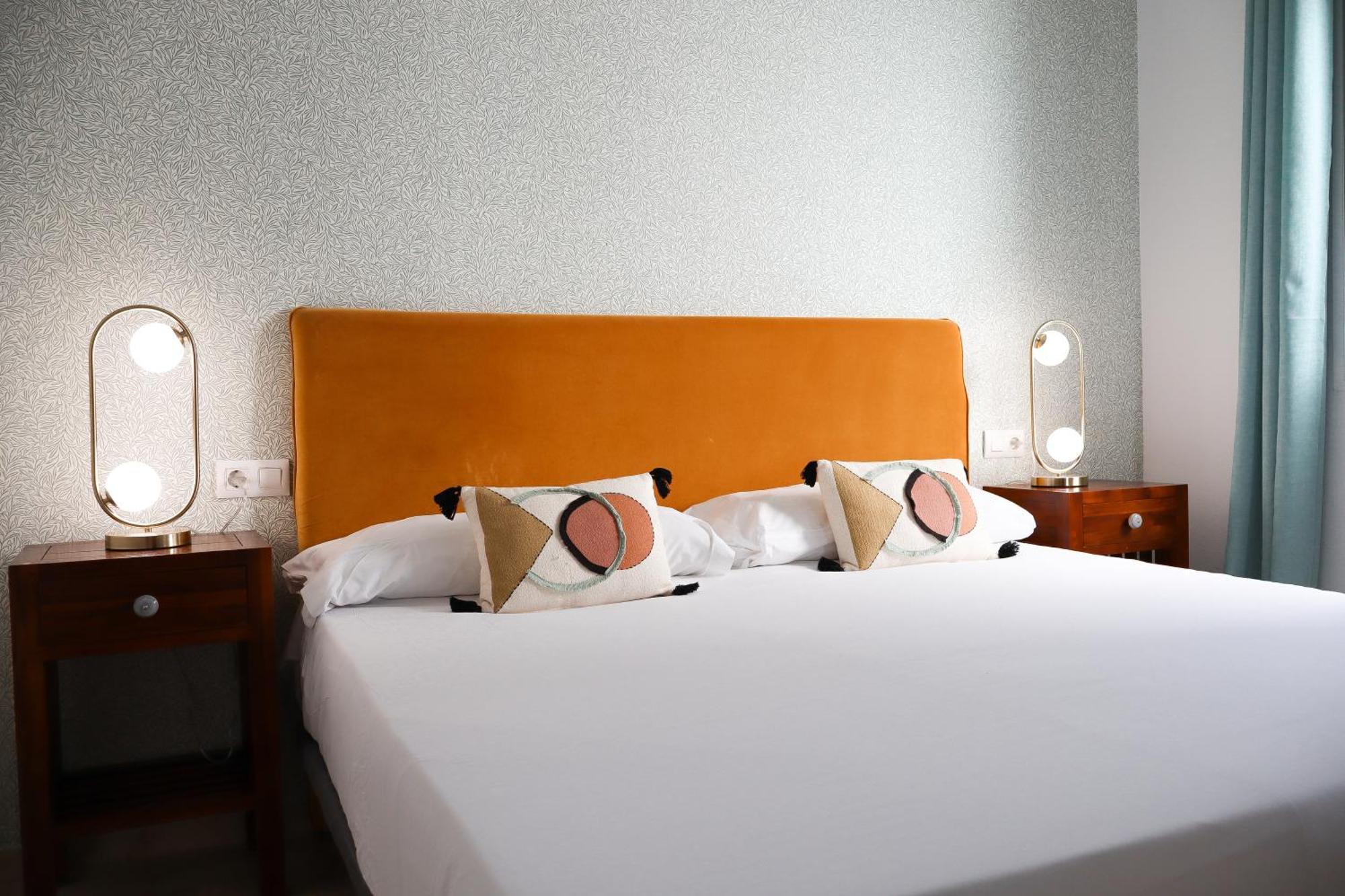 Monkeys Apartments Lumbreras Deluxe Seville Ngoại thất bức ảnh